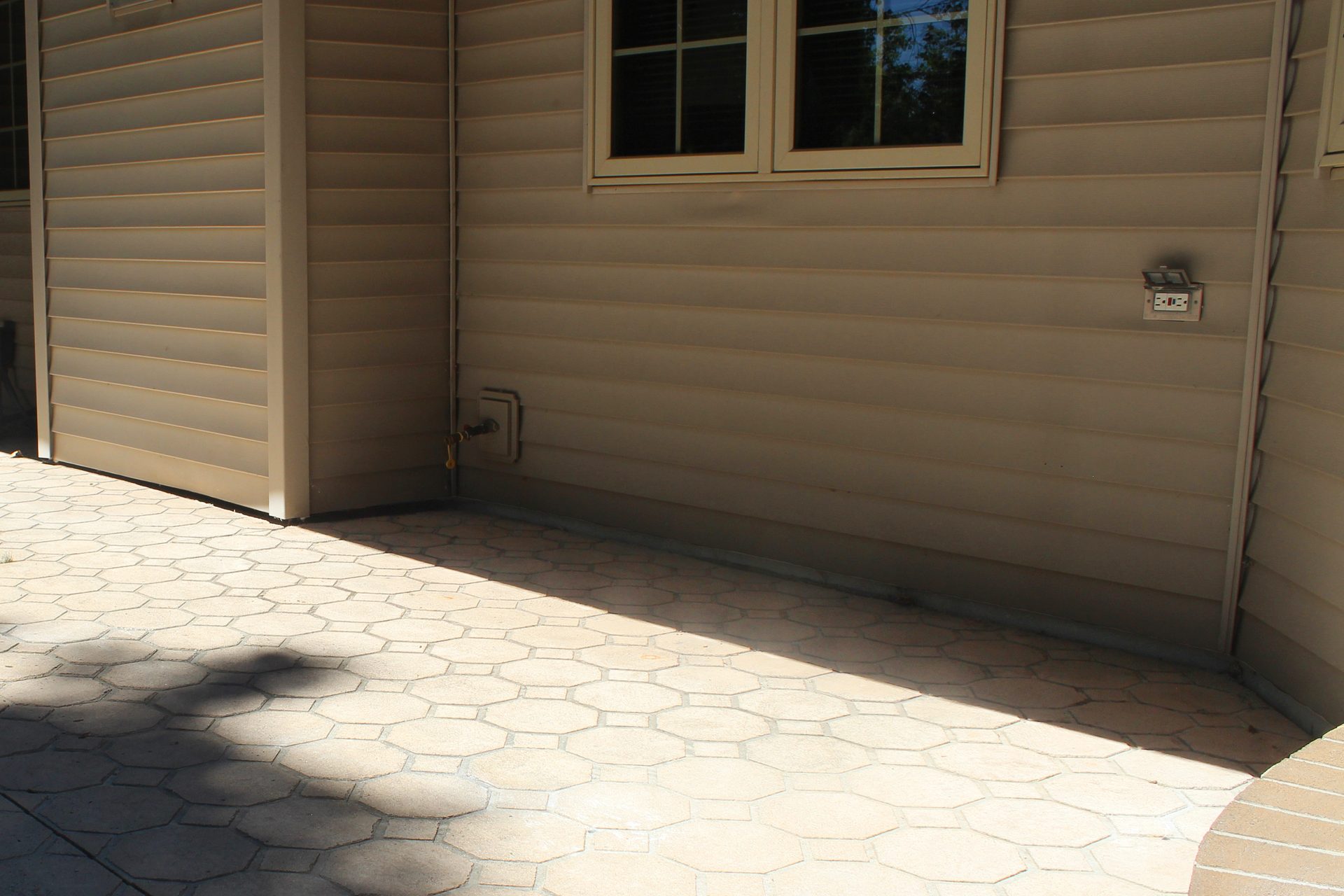 Garage threshold raised level with foam lifting — no demolition